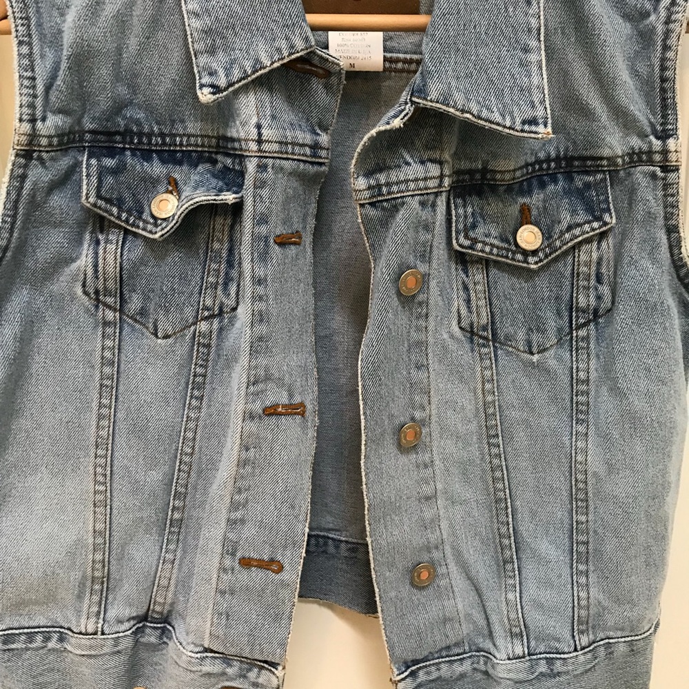 Cropped vintage light wash denim vest